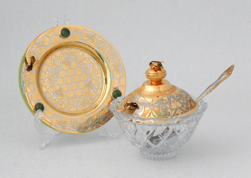 Медовница Пчелка